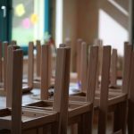 Stuehle auf Tisch_9525